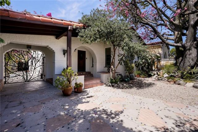 1705 S Genesee, Los Angeles, CA 90019
