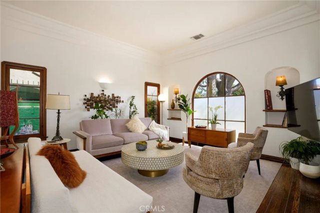 1705 S Genesee, Los Angeles, CA 90019