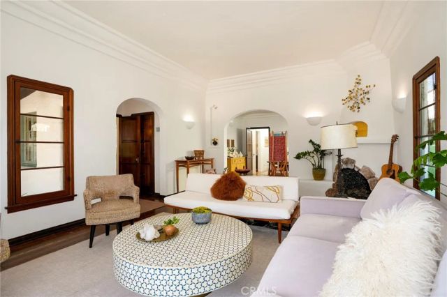 1705 S Genesee, Los Angeles, CA 90019