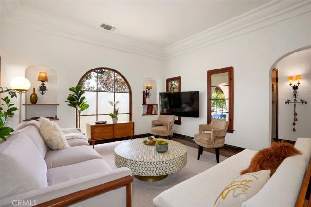 1705 S Genesee, Los Angeles, CA 90019