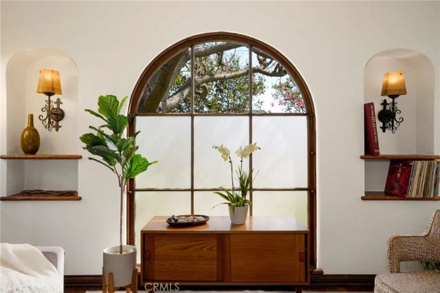 1705 S Genesee, Los Angeles, CA 90019
