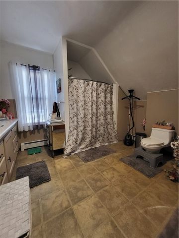 123 4th Avenue, Woonsocket, RI 02895