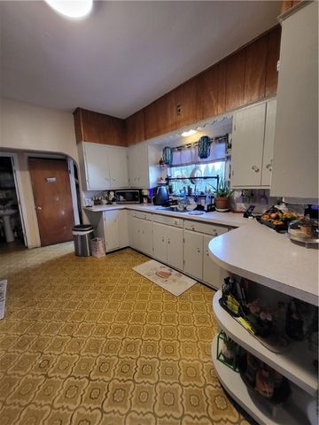 123 4th Avenue, Woonsocket, RI 02895