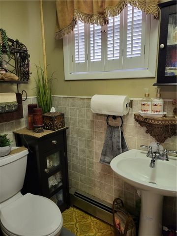 123 4th Avenue, Woonsocket, RI 02895