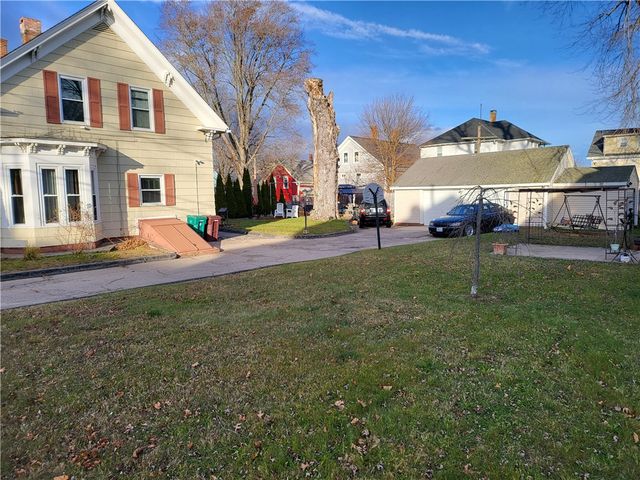 123 4th Avenue, Woonsocket, RI 02895