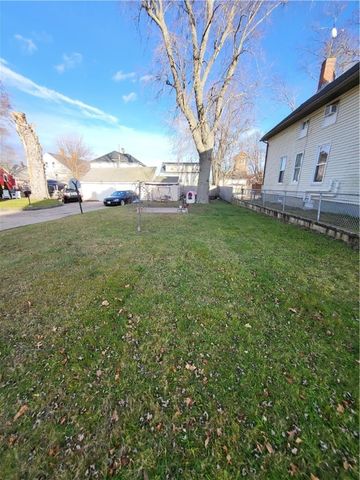 123 4th Avenue, Woonsocket, RI 02895