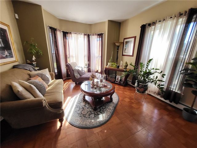 123 4th Avenue, Woonsocket, RI 02895