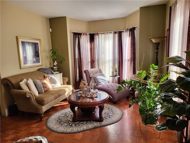 123 4th Avenue, Woonsocket, RI 02895