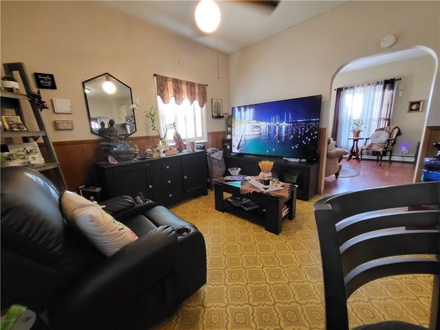 123 4th Avenue, Woonsocket, RI 02895