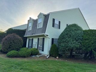 24 The Rise, Warwick, NY 10990