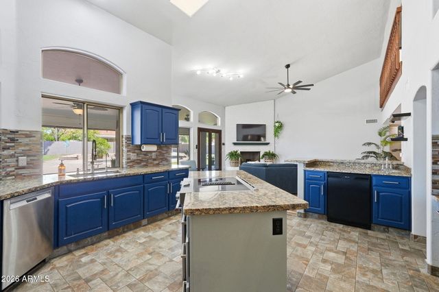 6950 W WILLOW Avenue, Peoria, AZ 85381