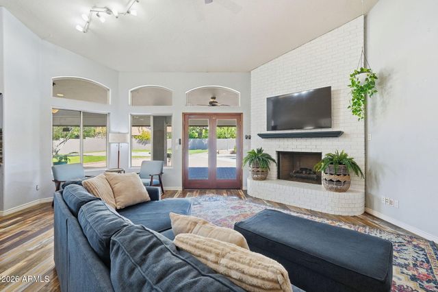 6950 W WILLOW Avenue, Peoria, AZ 85381