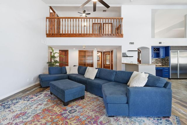 6950 W WILLOW Avenue, Peoria, AZ 85381