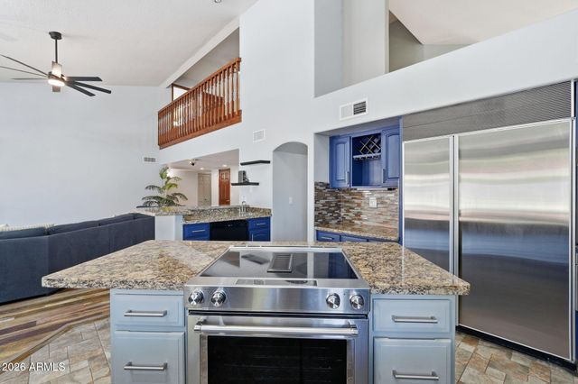 6950 W WILLOW Avenue, Peoria, AZ 85381