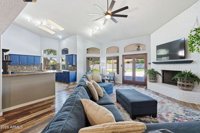 6950 W WILLOW Avenue, Peoria, AZ 85381