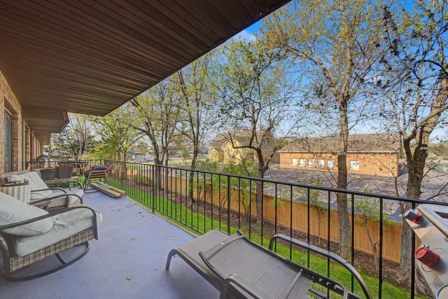 4050 Dundee Road 209, Northbrook, IL 60062
