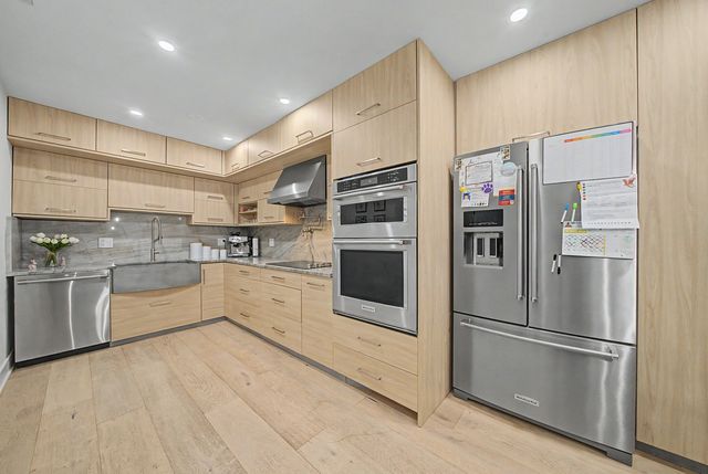4050 Dundee Road 209, Northbrook, IL 60062