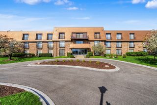 4050 Dundee Road 209, Northbrook, IL 60062