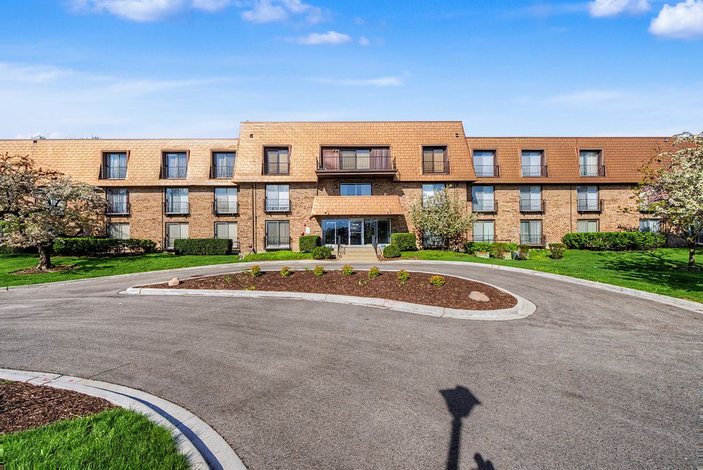 4050 Dundee Road 209, Northbrook, IL 60062