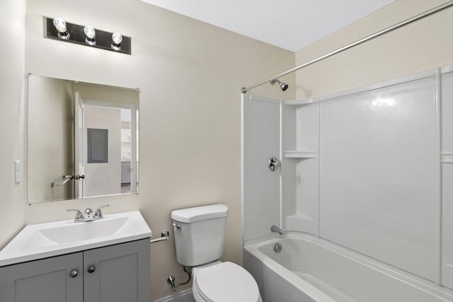 472 Essex Street 406, Lynn, MA 01902