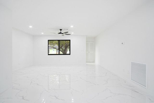 435 NE Solida Circle, Port St Lucie, FL 34953