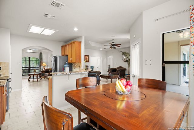205 Oak Hollow Dr, La Vernia, TX 78121