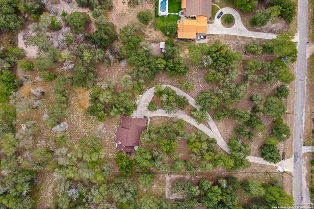 205 Oak Hollow Dr, La Vernia, TX 78121