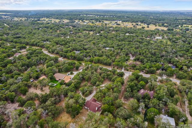 205 Oak Hollow Dr, La Vernia, TX 78121