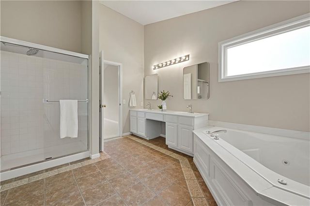 12462 Rosehill Street, Overland Park, KS 66213