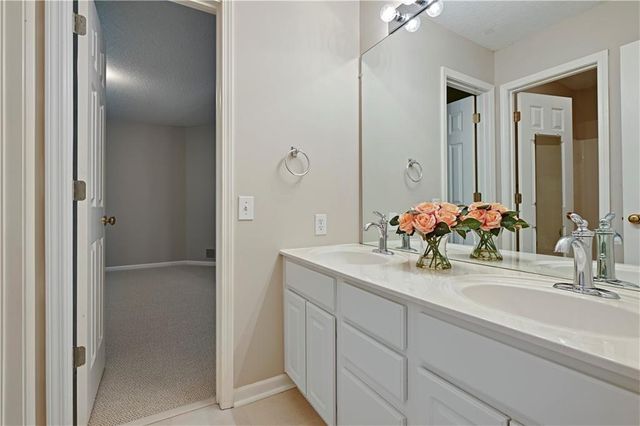12462 Rosehill Street, Overland Park, KS 66213
