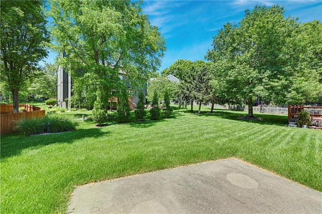 12462 Rosehill Street, Overland Park, KS 66213