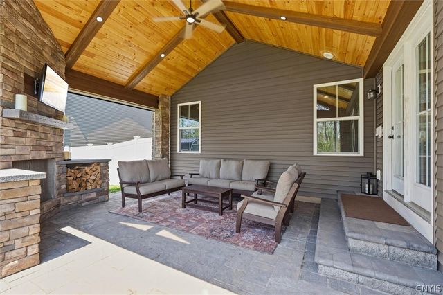 4442 Pace Lane, Clay, NY 13041
