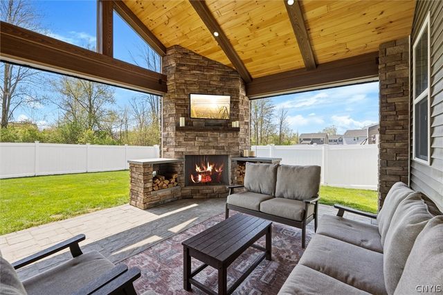 4442 Pace Lane, Clay, NY 13041