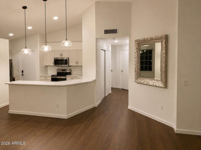 4238 E EVERETT Drive, Phoenix, AZ 85032