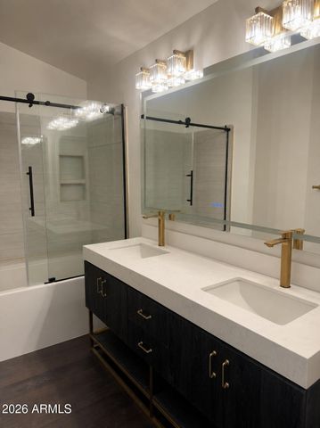 4238 E EVERETT Drive, Phoenix, AZ 85032