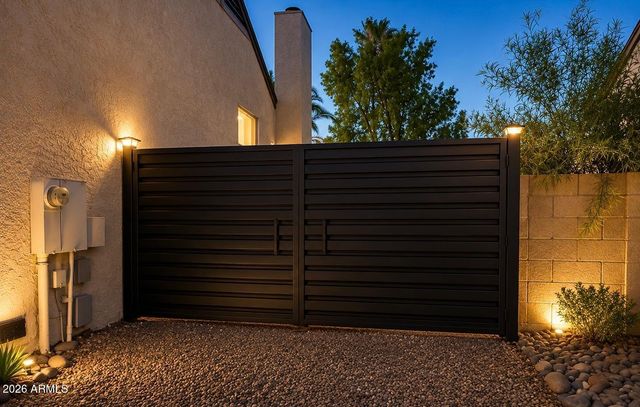 4238 E EVERETT Drive, Phoenix, AZ 85032