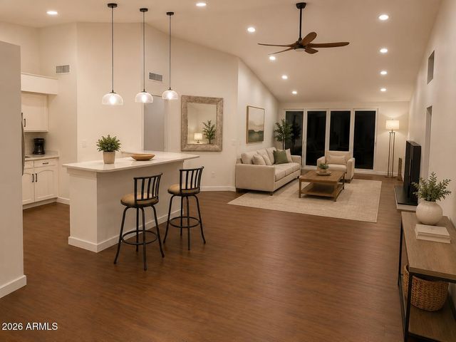 4238 E EVERETT Drive, Phoenix, AZ 85032