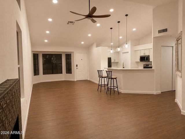 4238 E EVERETT Drive, Phoenix, AZ 85032