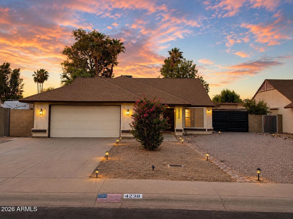 4238 E EVERETT Drive, Phoenix, AZ 85032 — photo 2