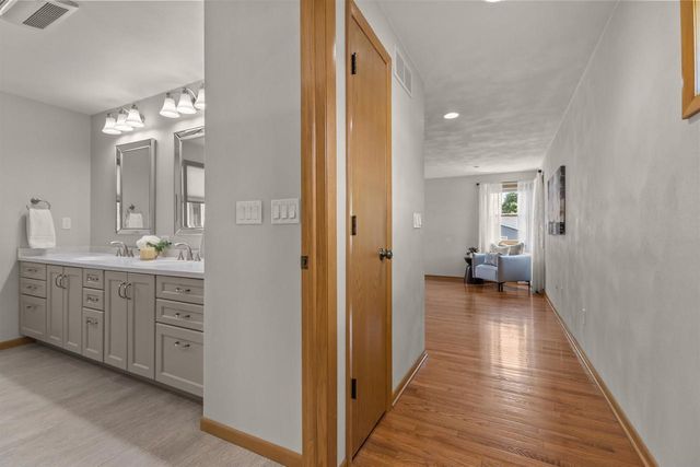 2714 N ELMWOOD COURT, Appleton, WI 54911