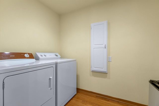 2714 N ELMWOOD COURT, Appleton, WI 54911