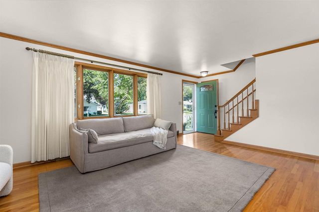 2714 N ELMWOOD COURT, Appleton, WI 54911