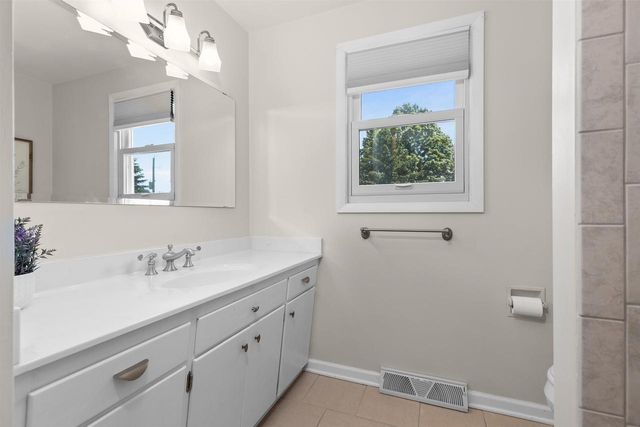 2714 N ELMWOOD COURT, Appleton, WI 54911