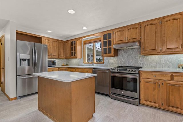 2714 N ELMWOOD COURT, Appleton, WI 54911
