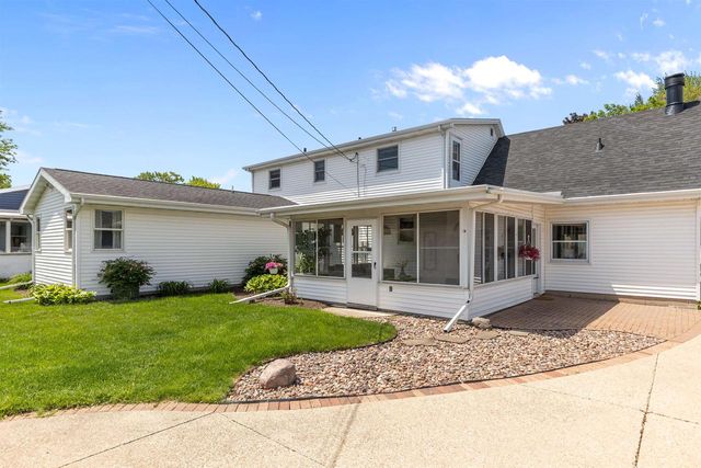 2714 N ELMWOOD COURT, Appleton, WI 54911