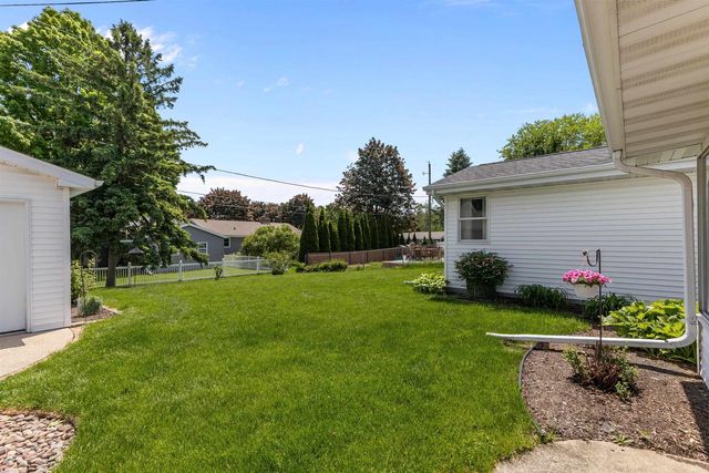 2714 N ELMWOOD COURT, Appleton, WI 54911