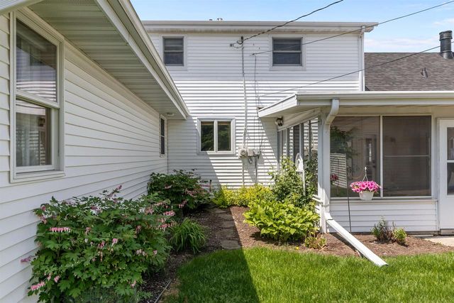 2714 N ELMWOOD COURT, Appleton, WI 54911