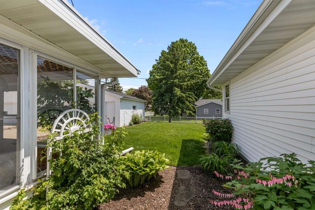 2714 N ELMWOOD COURT, Appleton, WI 54911