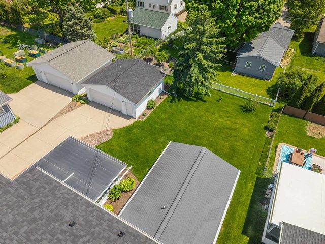 2714 N ELMWOOD COURT, Appleton, WI 54911