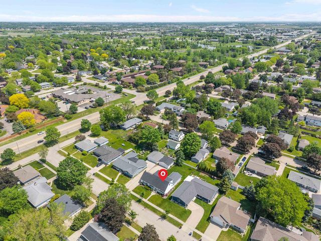 2714 N ELMWOOD COURT, Appleton, WI 54911
